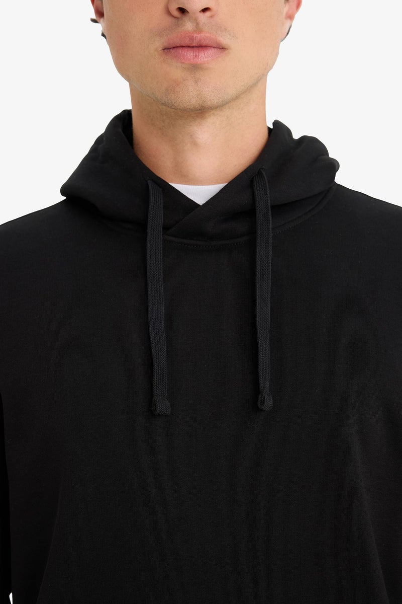 ديفاكتو سويت شيرت بيزك سادة قصة عادية بكابيشون بجيب وبطانة ناعمة - Image 5